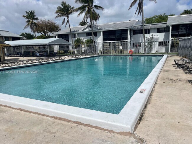 Building Photo - 819 NE 199th St