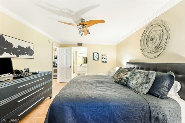 Building Photo - 200 Palm Dr