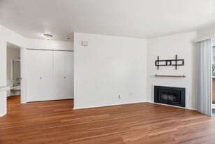 Building Photo - 215 Woodland Pky