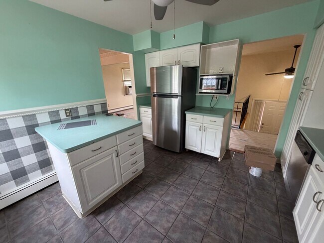 Building Photo - 536 Skylark Dr