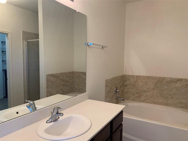 Building Photo - 9425 Bald Cypress St
