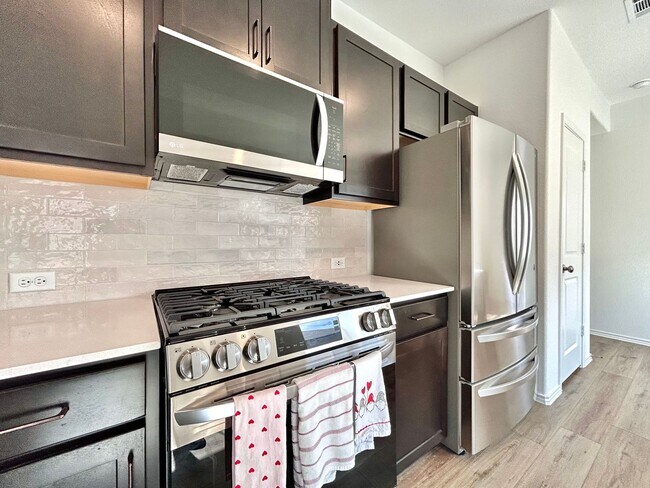 Building Photo - 3 BR / 2 BA Home for Rent in Hutto