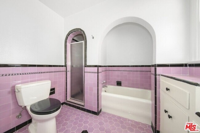 Building Photo - 2634 Lakewood Ave N