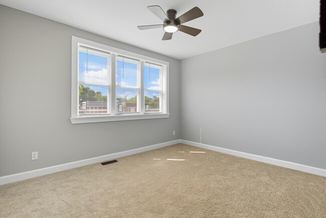 Building Photo - 2445 Harriet Ave