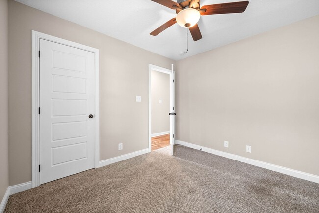 Building Photo - Pet Friendly Three Bedroom!