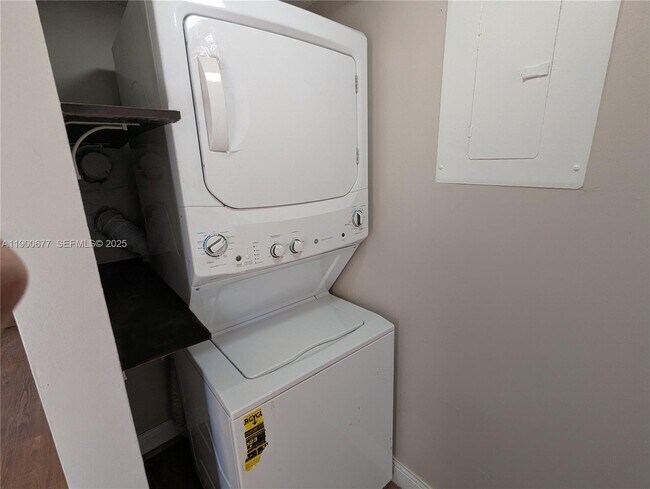 Building Photo - 3400 Foxcroft Rd