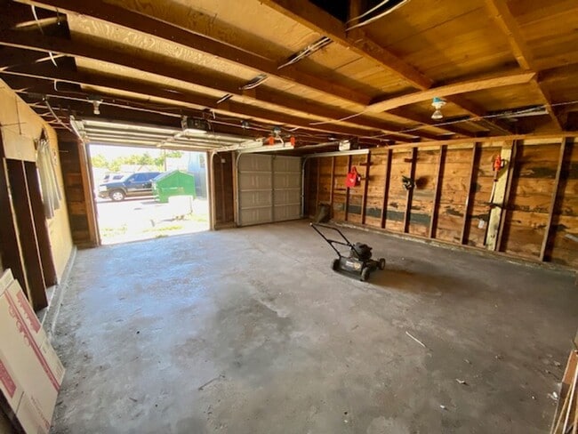 Building Photo - Mountain View Bungalow w/Garage and A/C