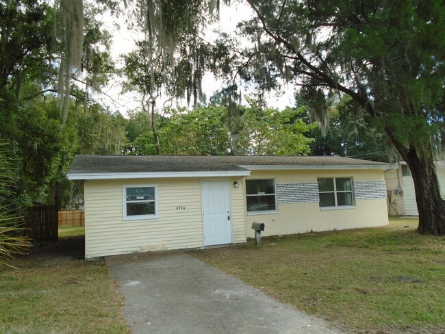 Primary Photo - Tons of Living Space in this 3BR/1BA Zephy...