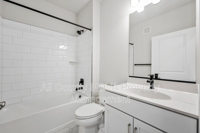 Building Photo - 3927 Fair Ridge Dr