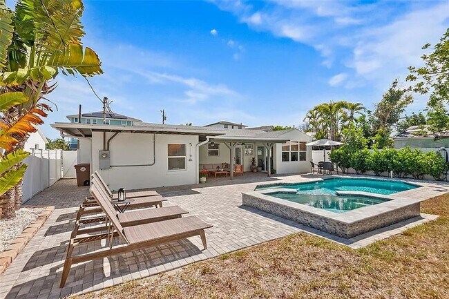 Building Photo - Coastal Luxury Living Just Minutes from Madeira Beach - 3bed | 2 bath