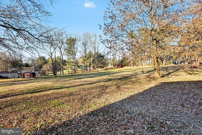 Building Photo - 906 Shelburne Rd