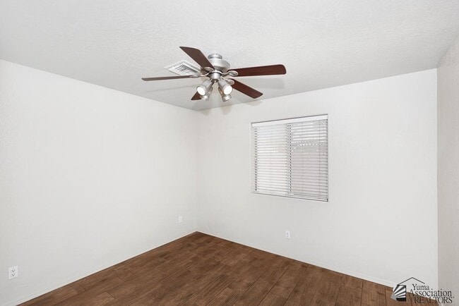 Building Photo - 2637 S 37th Dr