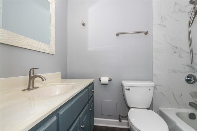 Building Photo - 10373 Dearlove Rd