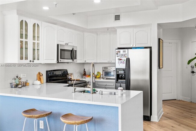 Building Photo - 2301 SW 27th Ave