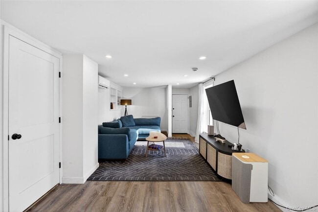 Building Photo - 139 S Kensico Ave