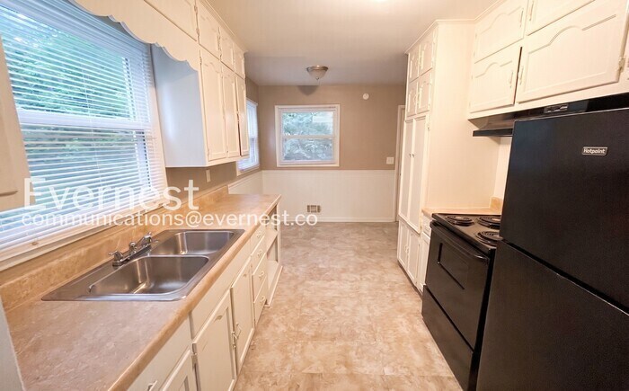 Building Photo - 317 Westwood Dr