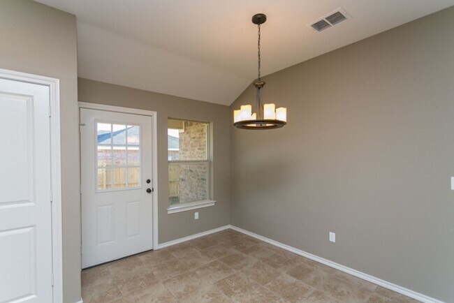 Building Photo - MOVE IN READY- Single Family Home- 3bedroo...