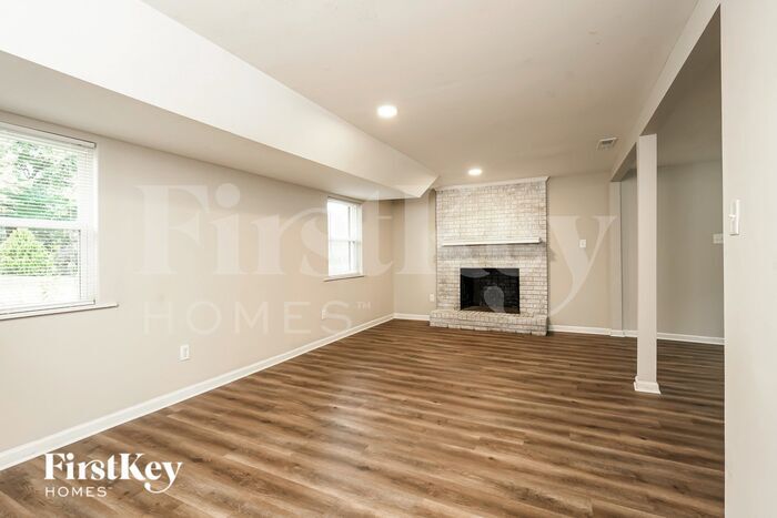 Building Photo - 2350 Woodgreen Rd