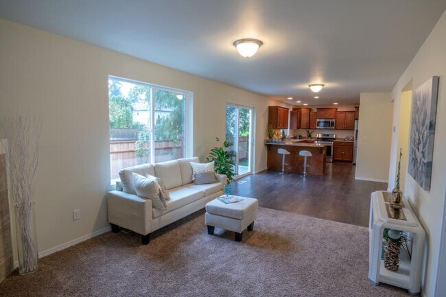 Building Photo - 5 bedroom in Shoreline WA 98133