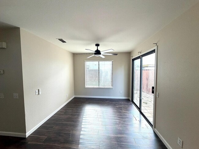 Building Photo - 661 Mockingbird Ln