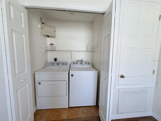 Building Photo - 760 Cresting Oak Cir