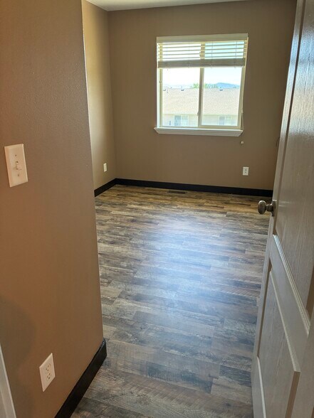 Building Photo - 175 Robison Dr