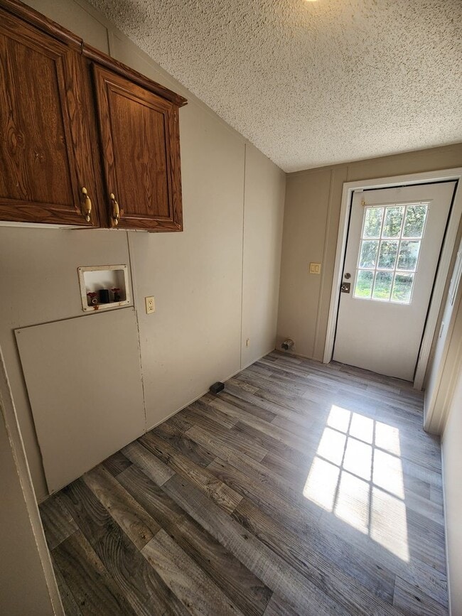 Building Photo - 3 Bed 2 Bath  FENCED land w/ Workshop 3 Miles from WEC!