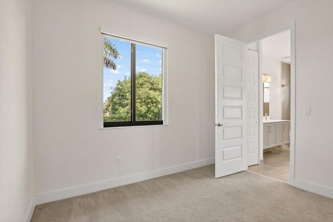 Building Photo - 10990 Oceano Wy