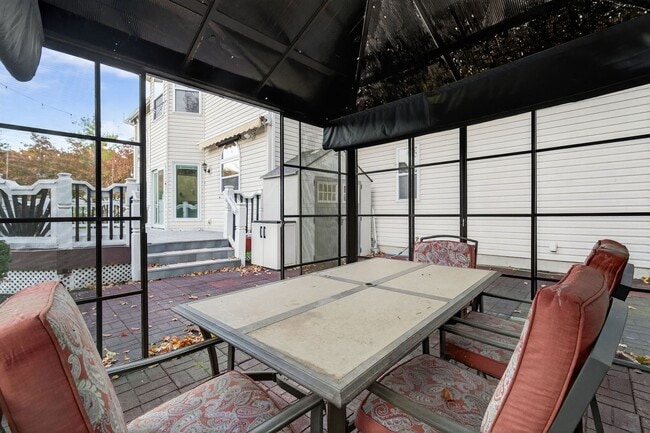 Building Photo - Stunning 4,166 Sq. Ft. Home in Westridge Oaks – Upgraded Throughout!