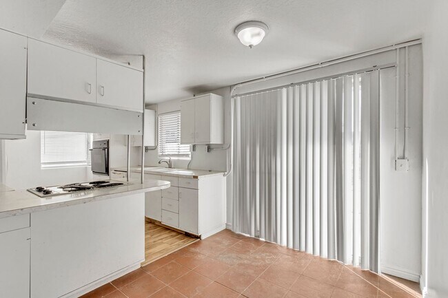 Building Photo - 13413 Minuteman Dr