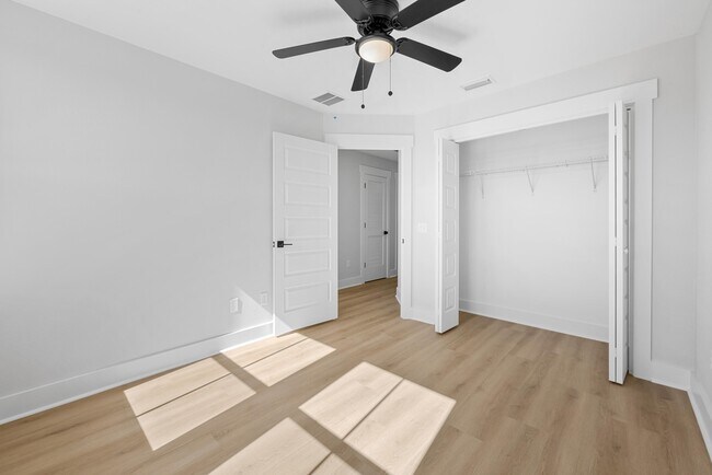 Building Photo - 710 Dale Pl