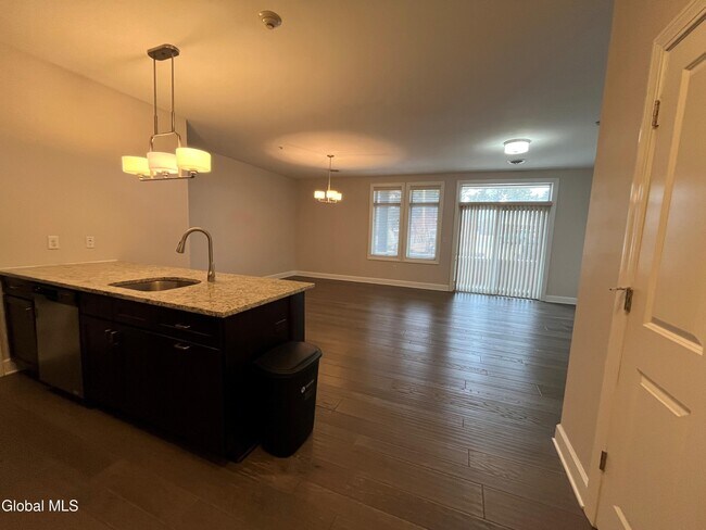 Building Photo - 2 West Ave