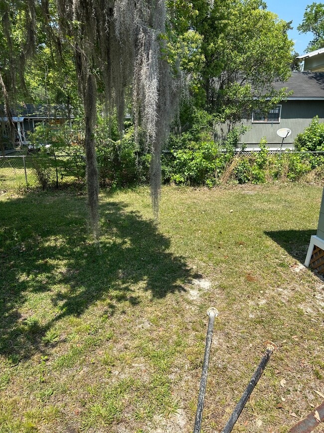 Building Photo - 409 Cherry St
