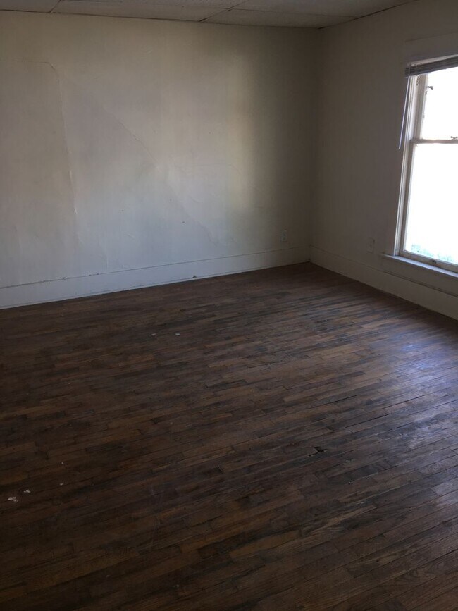 Building Photo - 1430 SW Polk St