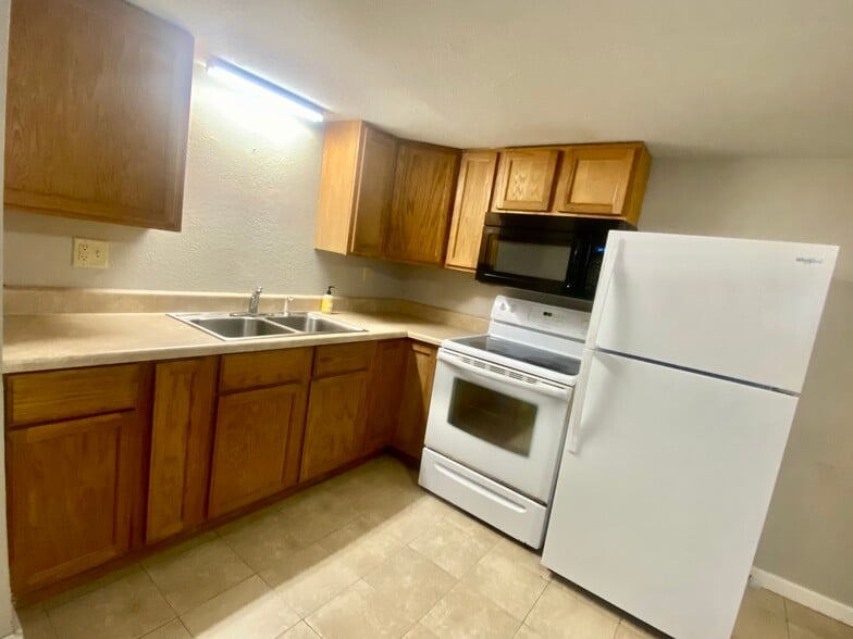 Building Photo - 164 W Wall St