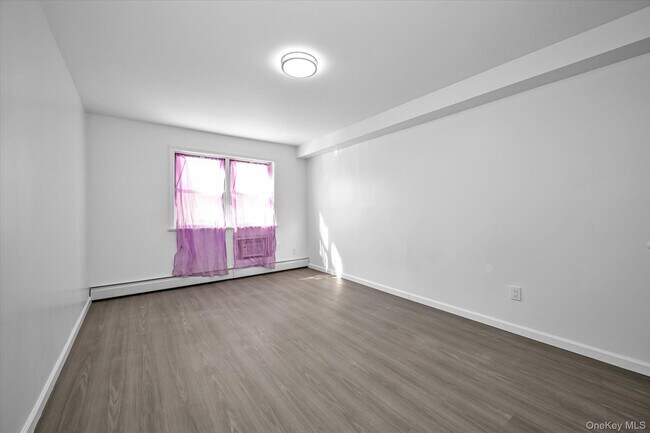 Building Photo - 1684 W 9th St