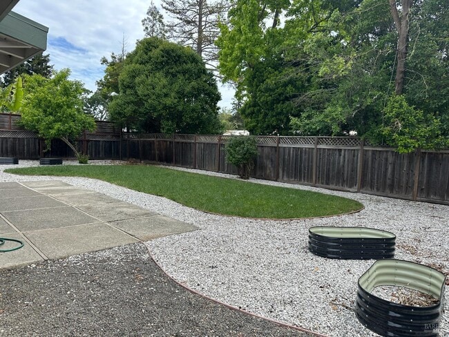 Building Photo - 52 Baca Vista