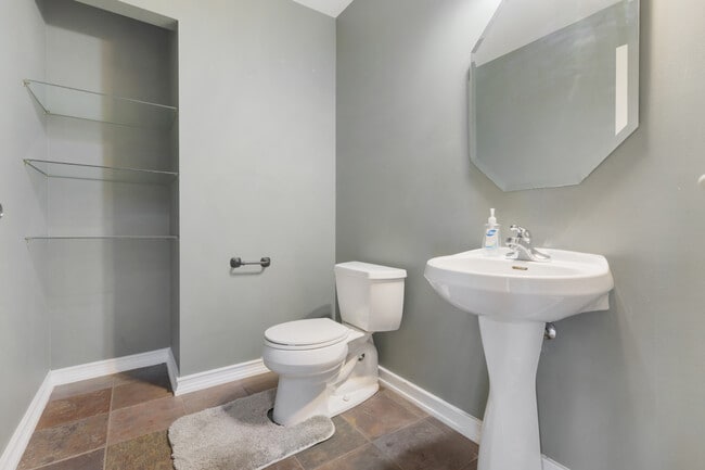 Building Photo - 2260 Hudson Cir