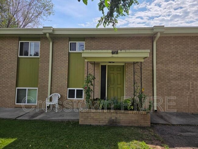Primary Photo - 1012 N Van Buren Ave