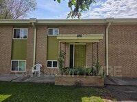 Building Photo - 1012 N Van Buren Ave