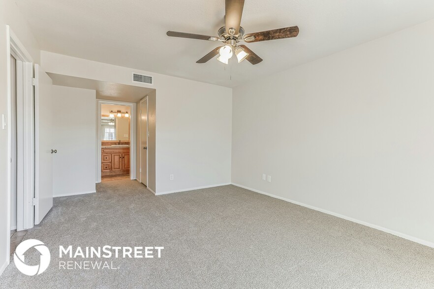 Building Photo - 2515 E Del Rio Dr