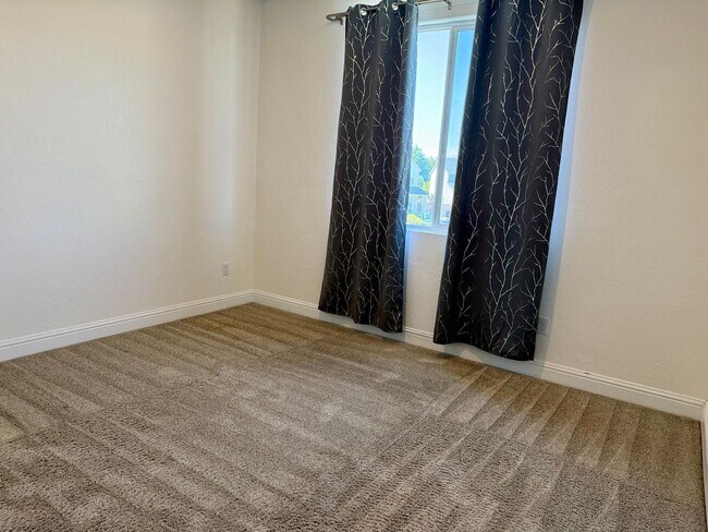 Building Photo - Spacious Next-Gen Lennar Home for Rent in the Clovis Unified School District