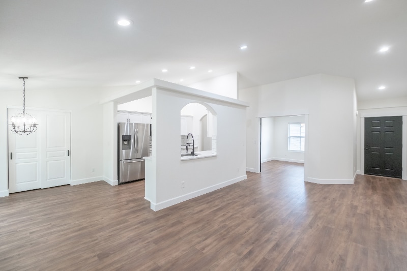 Building Photo - 918 NE Oakmont Loop