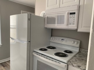 Building Photo - 2638 Summit Ave