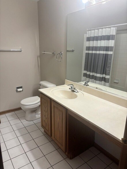 Building Photo - 2845 Falling Waters Dr