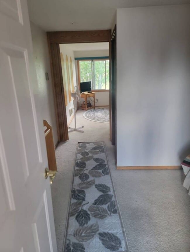 Entry - 16693 Sprague Loop