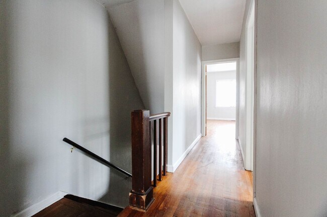 Building Photo - PRELEASING for AUGUST! Close to Campus: In...