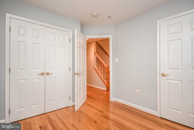 Building Photo - 1303 Cameron Hill Ct