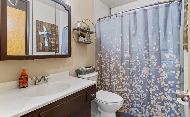 Building Photo - 3029 Saratoga Dr