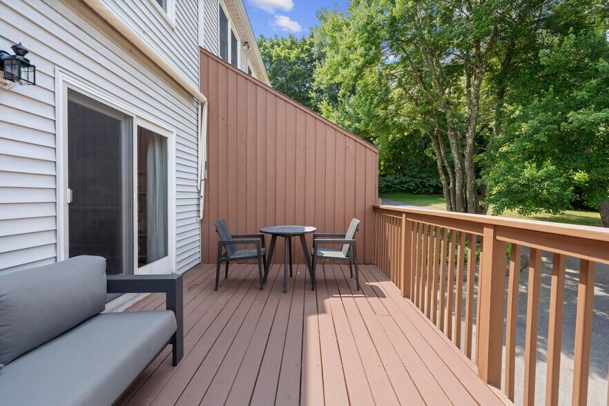 Building Photo - 26 Linden St